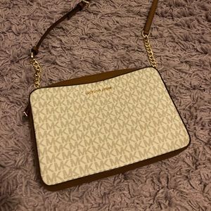 Michael Kors Crossbody purse